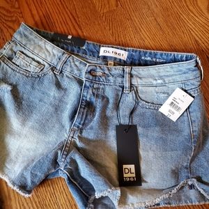 DL 1961 KARLIE SMART DENIM SHORTS 27